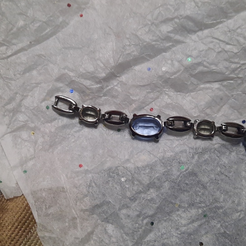 Zwarovski crystal Necklace - Picture 10 of 16